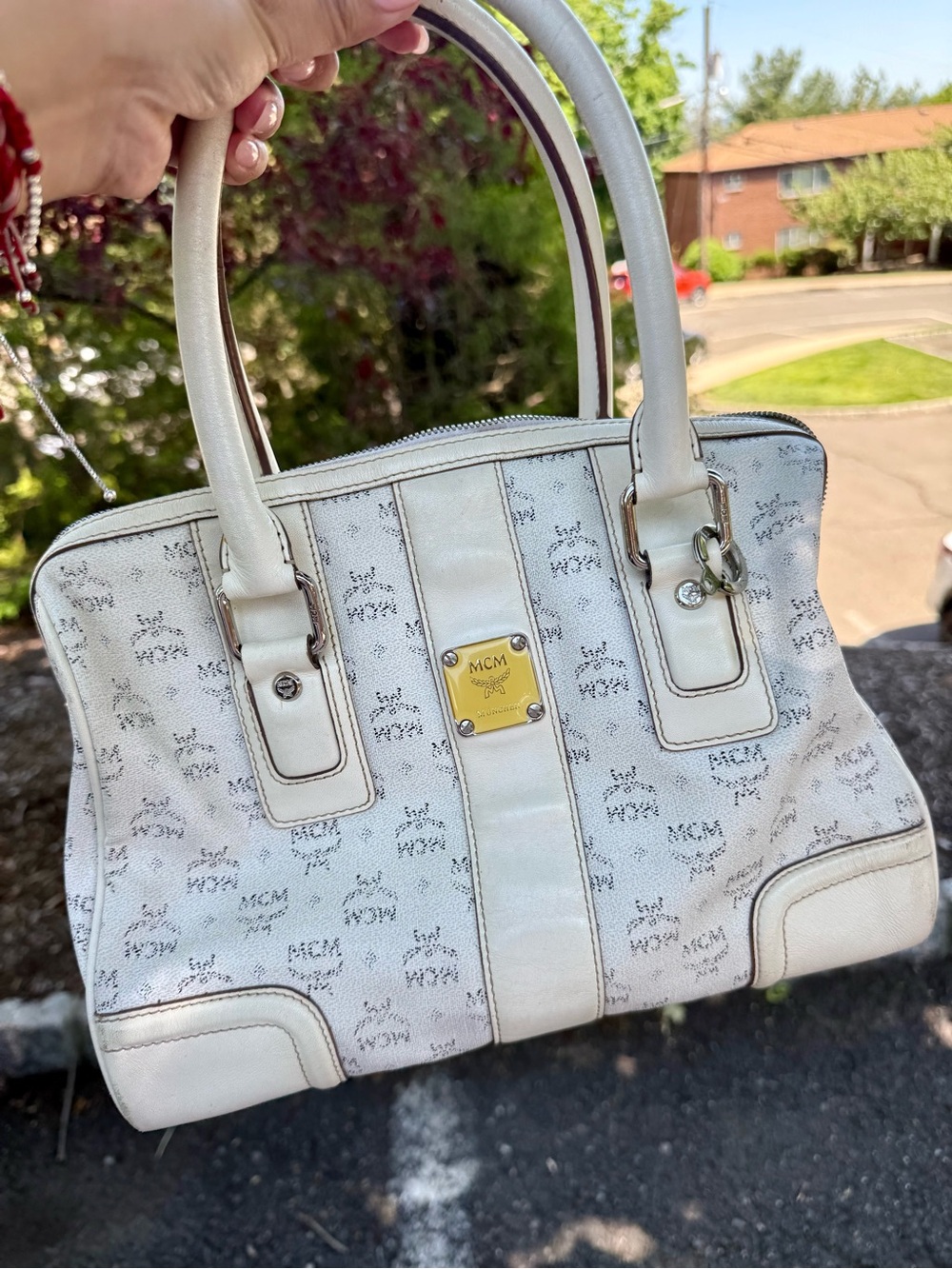 Authentic Vintage MCM Visetos Boston Bag in white/cream with silver hardware 🤍